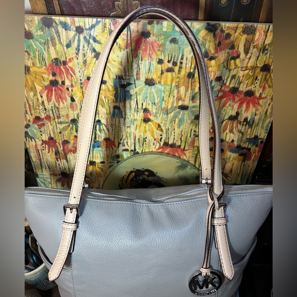 Michael Kors Grey Taupe Zipper Shoulder Bag Cream Straps 14.4”Lx11.5”Hx4”W - Picture 5 of 17